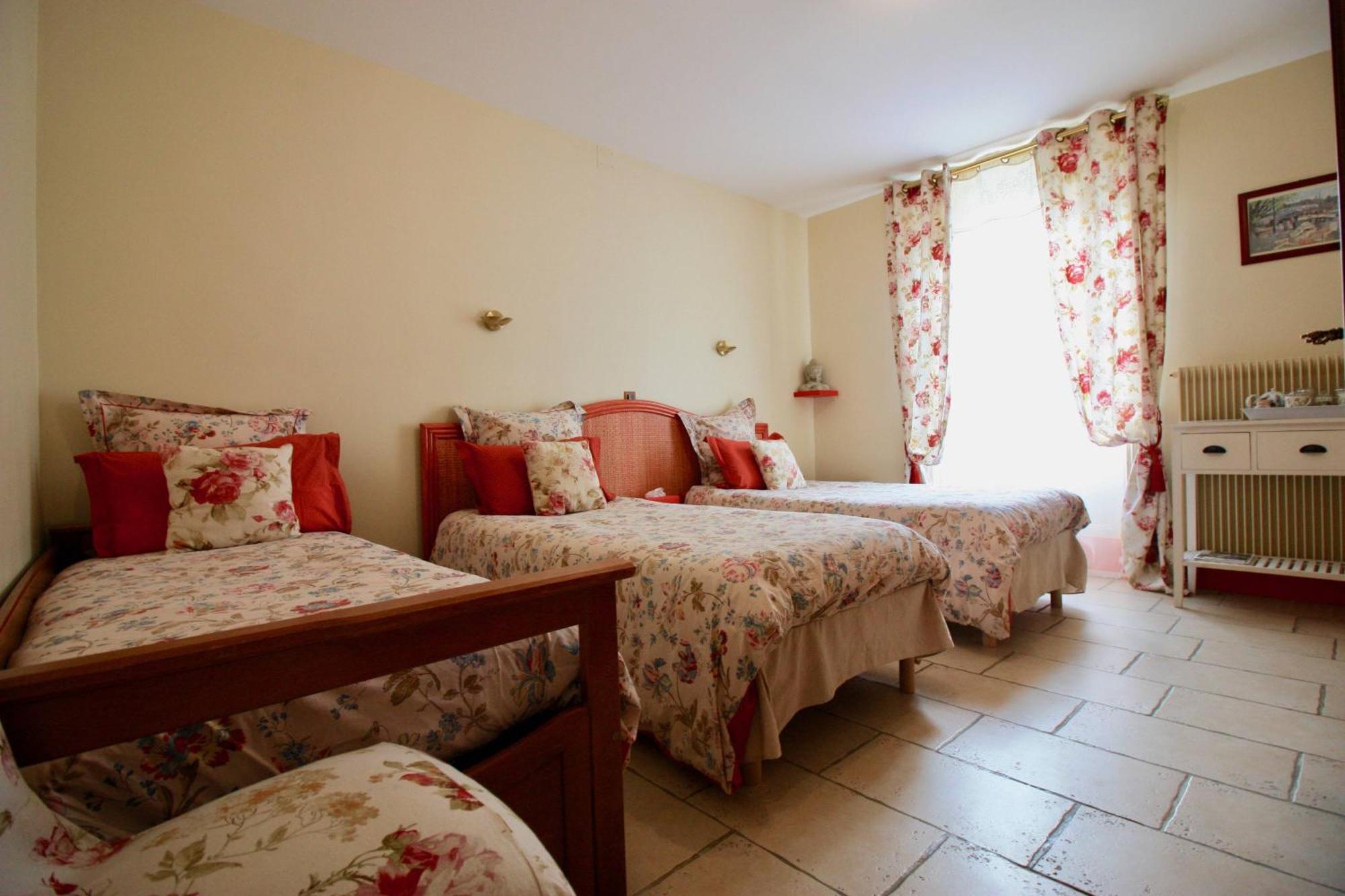 Aggarthi Bed And Breakfast บาเยอ ห้อง รูปภาพ